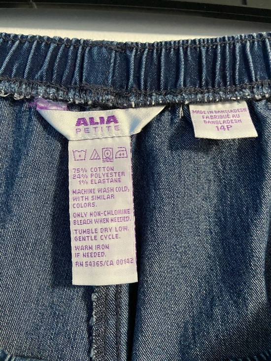 Alia Women's Blue Denim Shorts with Elastic Waist Size 14P - Picture 9 of 9